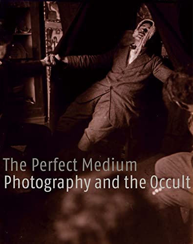 cover image The Perfect Medium: Photography and the Occult