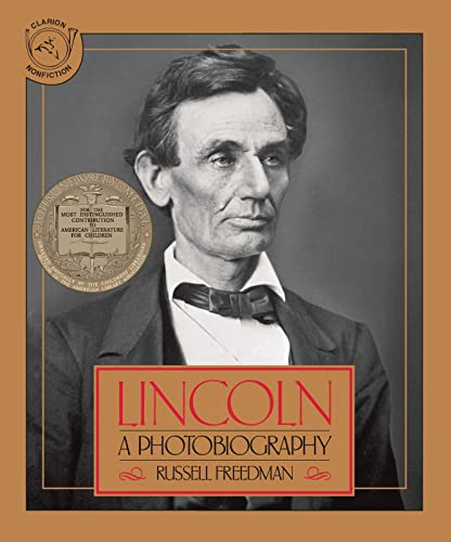 cover image Lincoln: A Photobiography