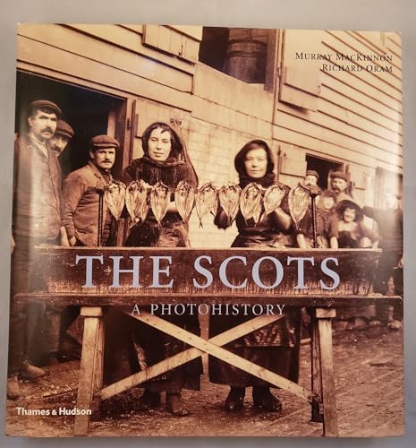 cover image The Scots: A Photohistory