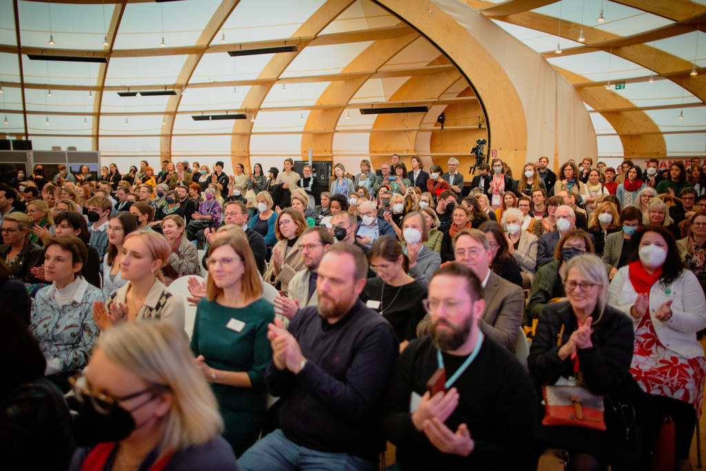 Frankfurt Book Fair Attracts 180,000 Attendees