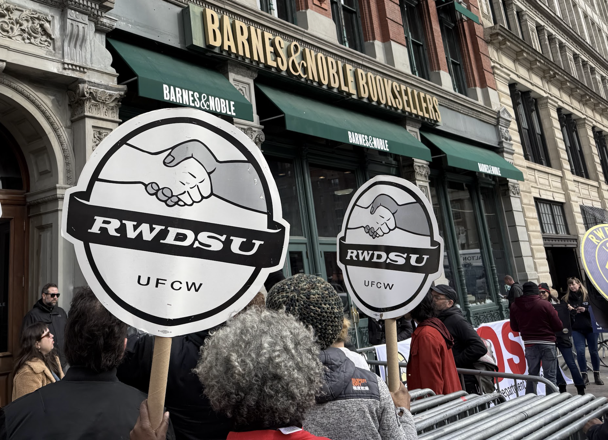 B&N Workers Ratify First Union Contracts at NYC Stores